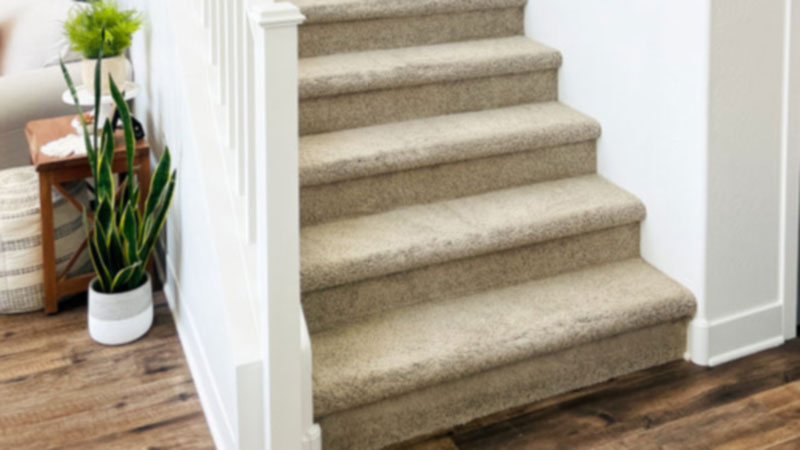 How to Use a Vacuum Cleaner for Carpeted Stairs